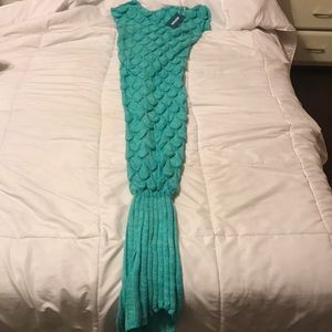 NWT mermaid tail blanket
